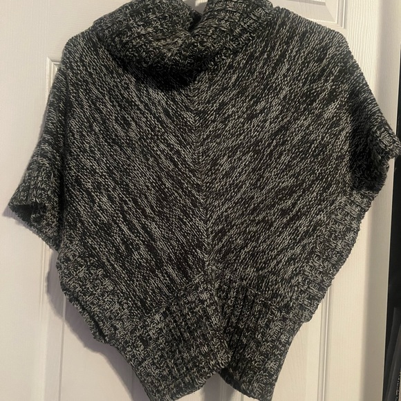 #36- Turtleneck sleeveless sweater - Picture 5 of 7